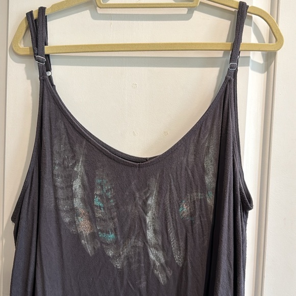 Torrid tank top shirt Sz 4 feather design adjustable straps plus size - Picture 2 of 5